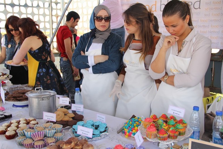 CrumbleBerrys Eat cake for a cause